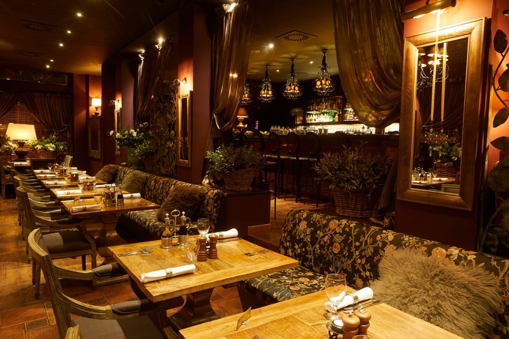 Restaurace Botanic, Praha – stoly a svítidla GS Furniture