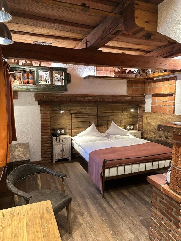 Romantik hotel U Raka, Praha – interiér s nábytkem GS Furniture, foto 4